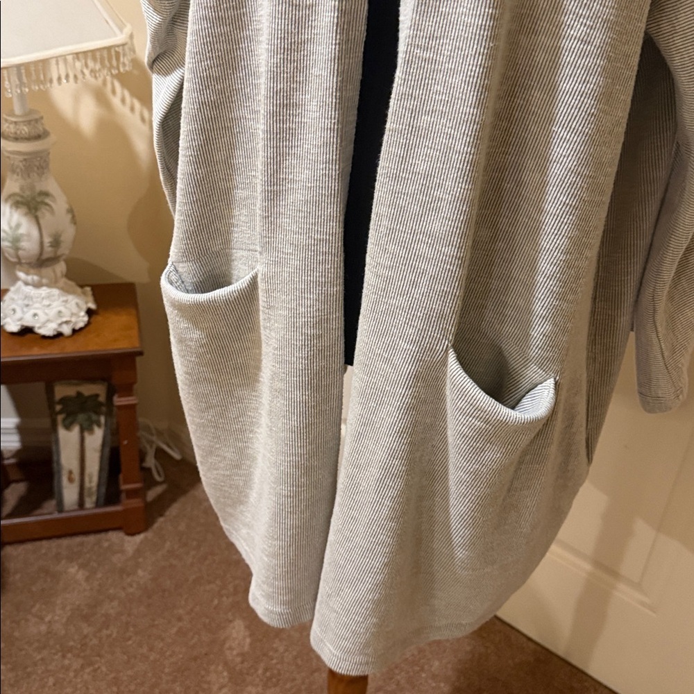 DONNI. Ribbed Knit Cardigan in Gray. OSFA - Picture 4 of 10